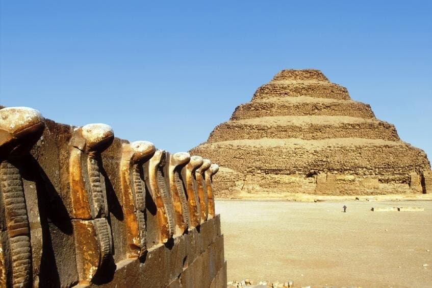 Tour to Giza Pyramids, sphinx, Sakkara & Dahshur