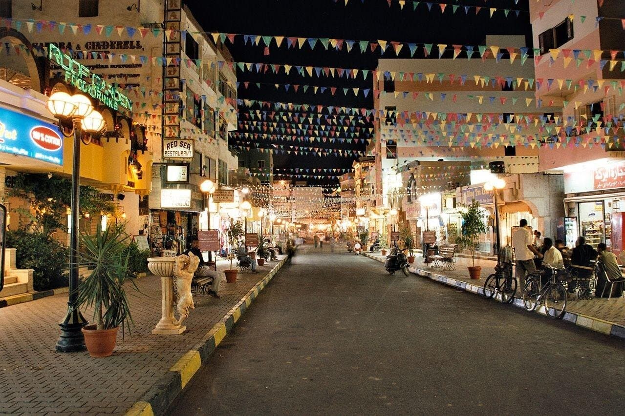 Hurghada Guided City Tour with Local Market El Dahar Stop