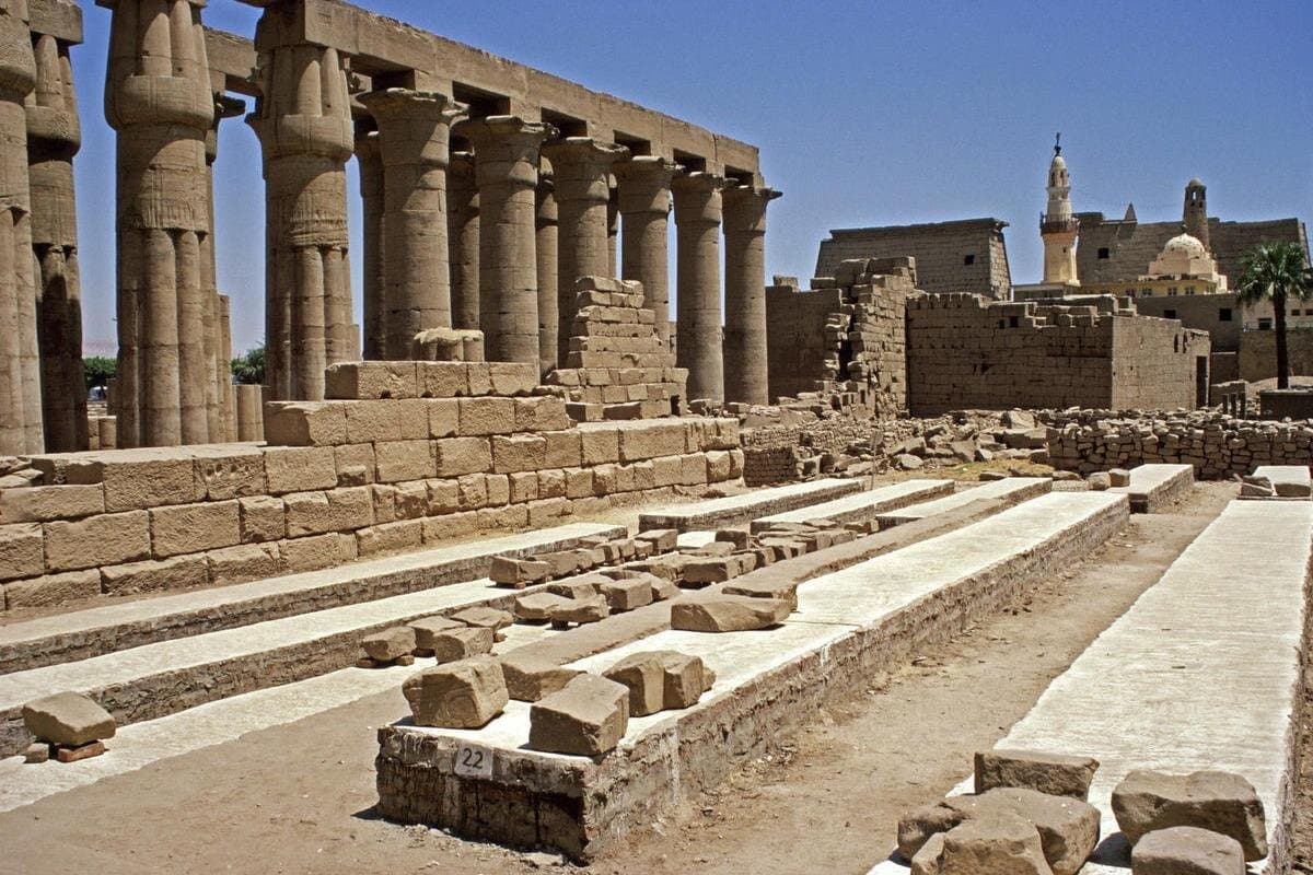 Budget Luxor day tours to East Bank Visit Karnak and luxor Temple