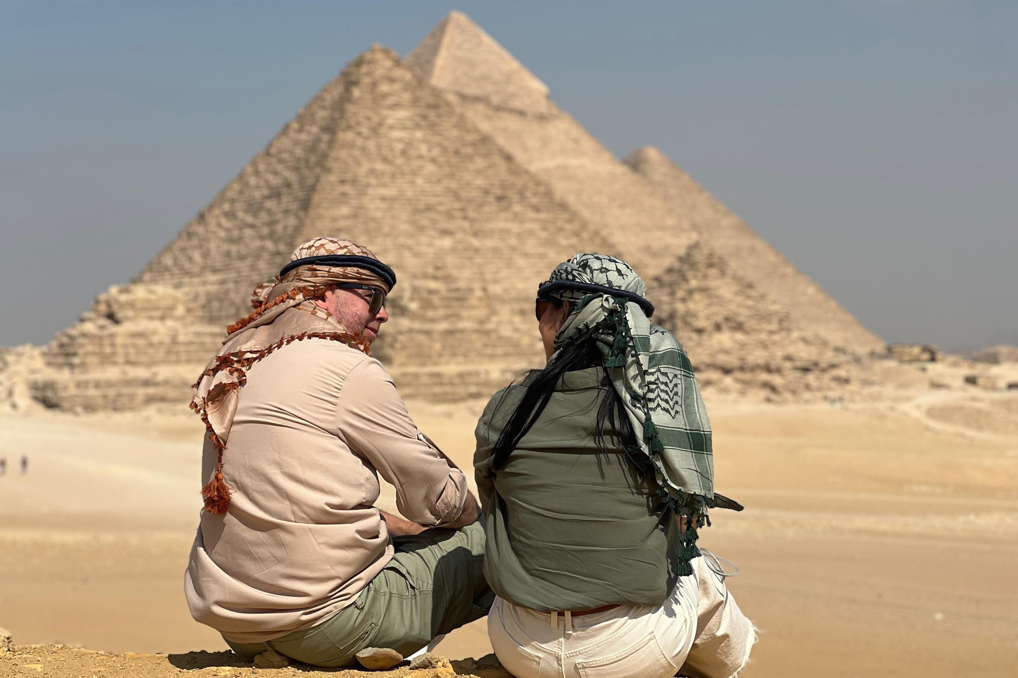 Pyramids of Giza and sphinx in private Tour