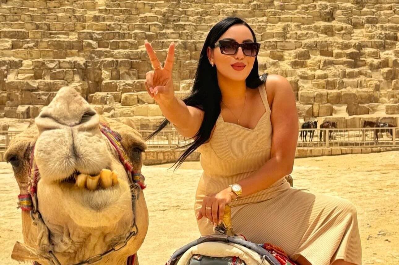 Private Tour to Pyramids with Professional Photographer