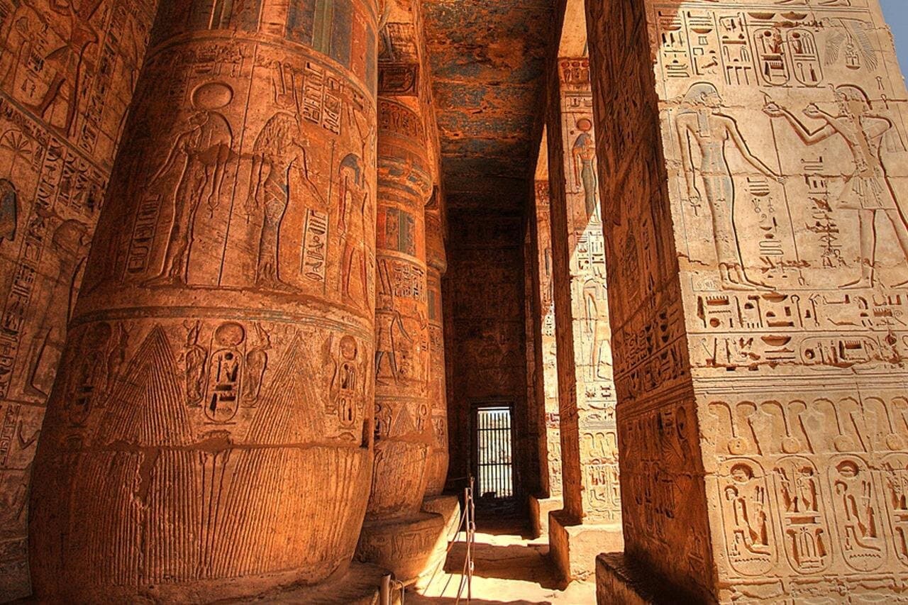 Private Tour of Habu Temple and Valley of the Artisans and Queens