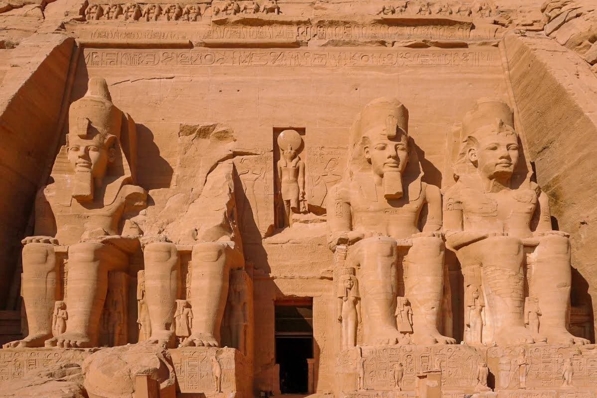 Private Day Trip to Abu Simbel Temple with Guide from Luxor