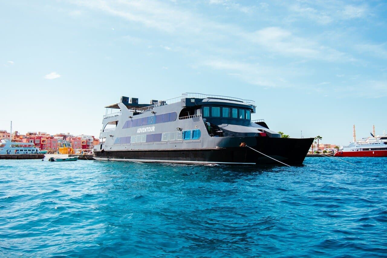 Hurghada: Luxury Catamaran Late-Start & Island & Sunset, Transfer