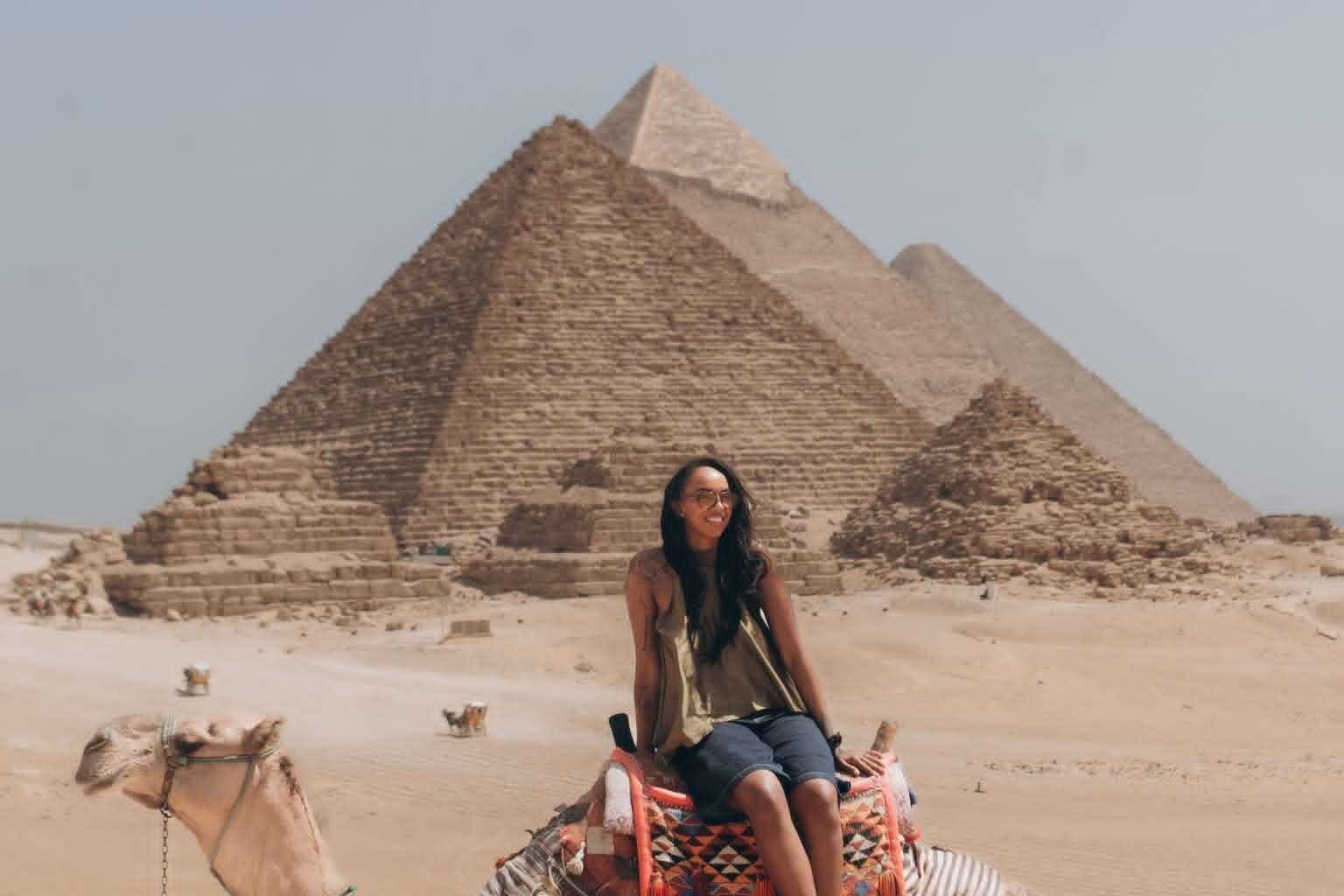 جولة إلى أهرامات الجيزة وأبو الهول مع وجبة غداء من القاهرة
