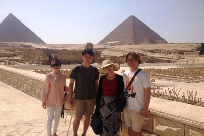 Private tour to Giza Pyramids and Dinner Nile Cruise