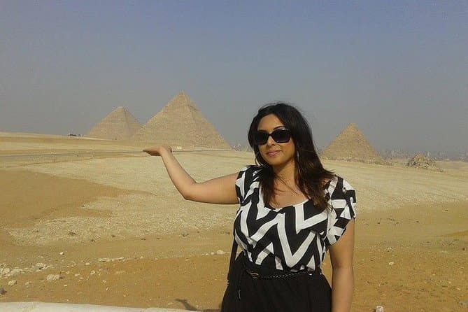 Solo Female Traveler Tour to Giza Memphis and Saqqara
