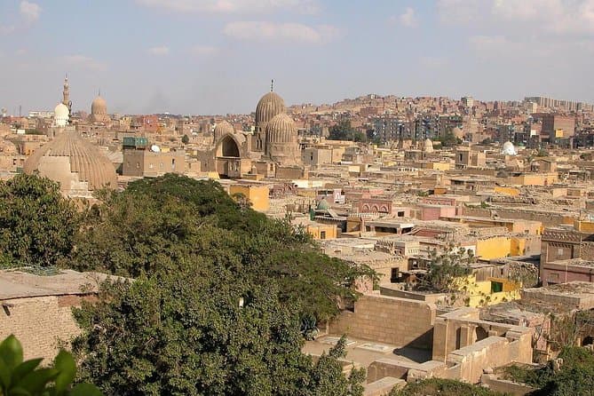 Tour privato di mezza giornata alla Città dei Morti e alla moschea di Ibn Tulun al Cairo