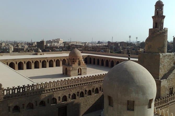جولة خاصة بصحبة مرشد إلى مساجد السلطان حسن والرفاعي وابن طولون في القاهرة
