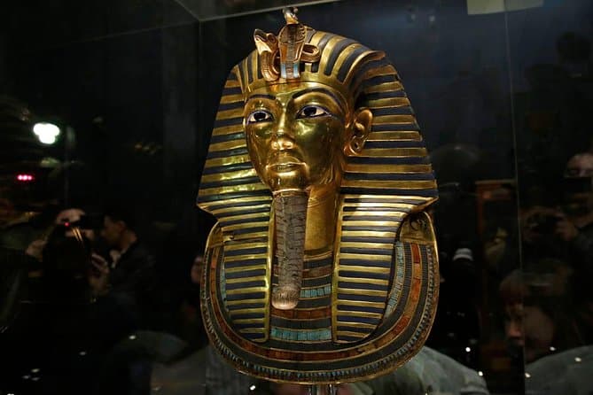 VIP Layover tour to GEM Museum, Giza pyramids, from Cairo airport