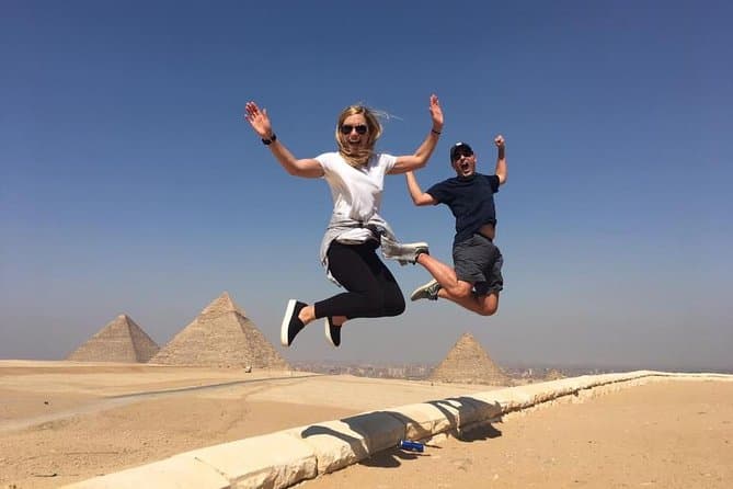 4-hours private Giza pyramids, sphinx and valley temple tour