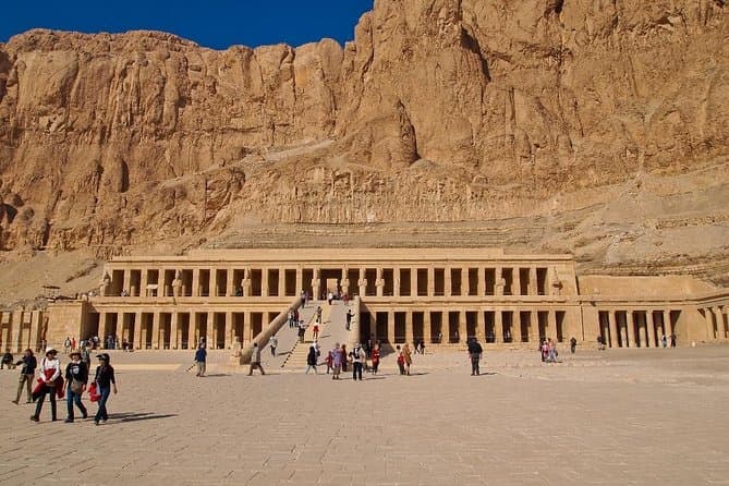 جولة يومين: معبدا الكرنك والأقصر ووادي الملوك ومعبد حتشبسوت وتمثالا ممنون