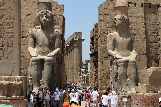 الأقصر: جولة خاصة ليوم كامل — اكتشف الضفتين الشرقية والغربية للنيل