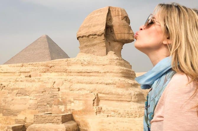 Best of Cairo:The Pyramids of Giza to the Egyptian Museum and Bazaar