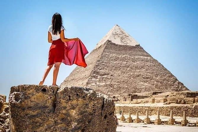 Explore Pyramids of Giza