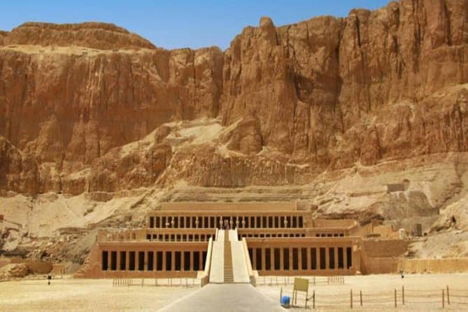 الأقصر: جولة خاصة ليوم كامل — اكتشف الضفتين الشرقية والغربية للنيل