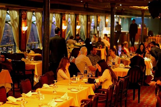 Crociera con cena sul Nilo al Cairo con danza del ventre e transfer in hotel