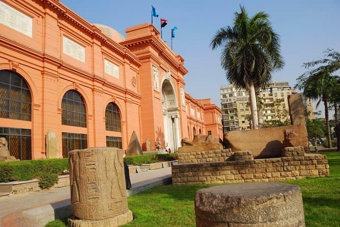 Tour form Cairo Airport to Pyramids & Sphinx & Egyption museum