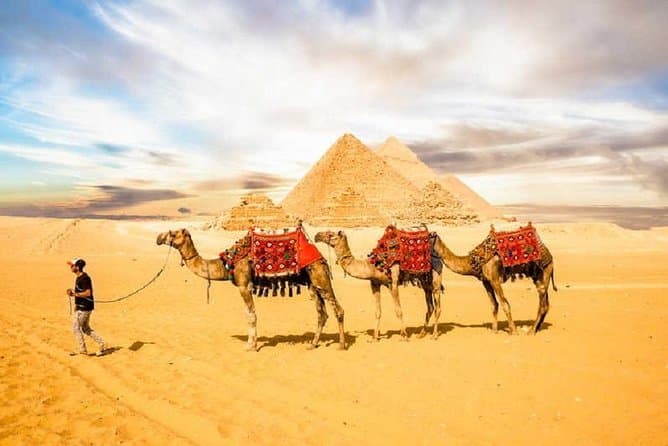 Pyramids, Museum & Bazaar Private Tour with Entrance & Lunch