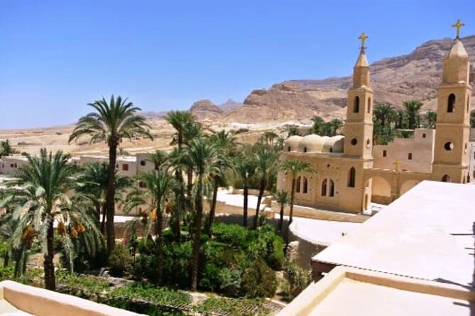 جولة خاصة يوم كامل إلى أديرة البحر الأحمر من القاهرة