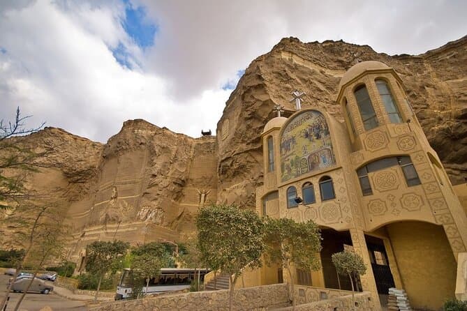 Tour privato di un giorno: la Città dei Morti e la Chiesa nella Grotta del Cairo