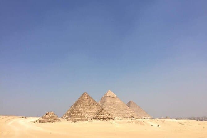 Taxi from the airport to The pyramids of Giza