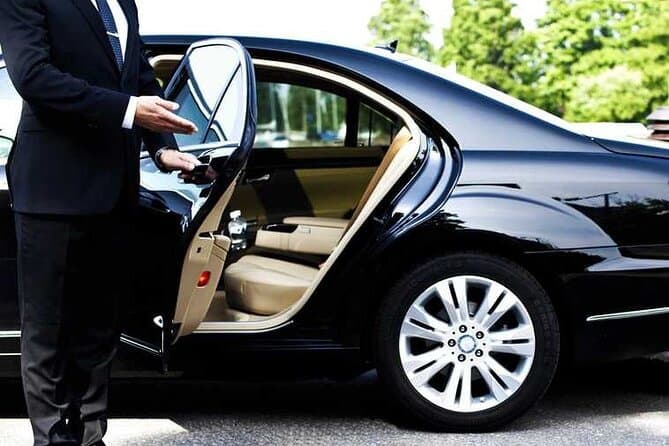 Round-Trip Airport Transfer in Cairo or Giza