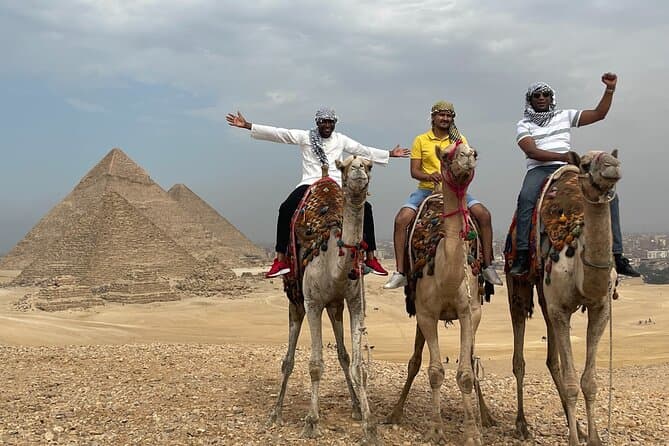 Full-Day Private Tour to Giza Pyramids and Cairo Museums