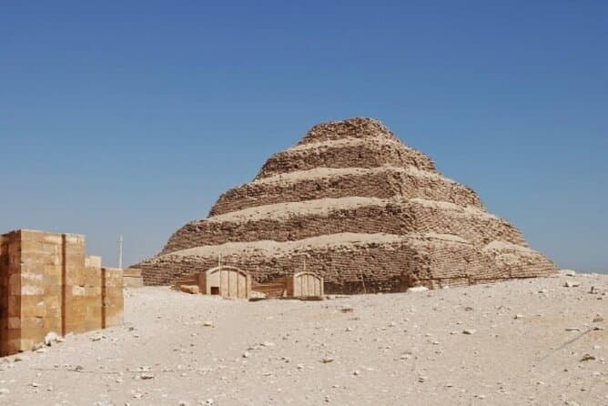Explore Saqqarah, Memphis and Dahshur full day tour.