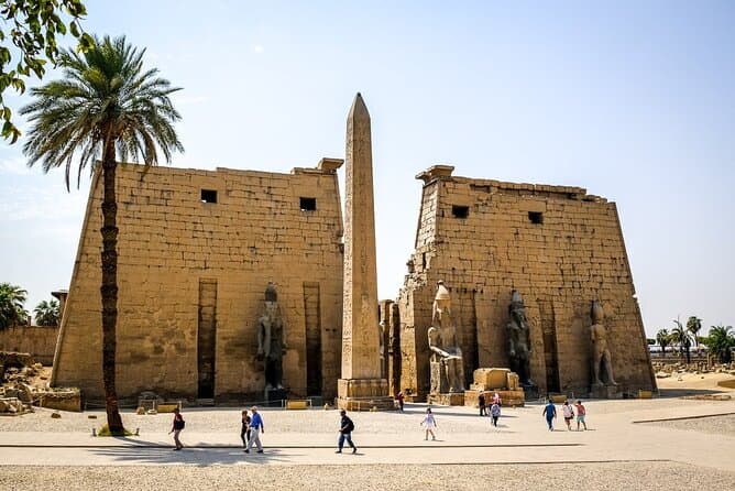 Affordable Luxor Day Tour: Visit Karnak and Luxor Temples!