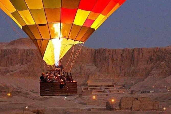 Stunning views of a hot air balloon ride over Luxor
