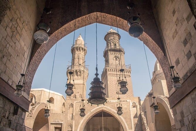 Coptic and Islamic Cairo Day Tour: Religious Heritage Excursion