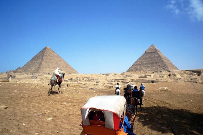 Private Day Tour Giza Pyramids and Egyptian Museum
