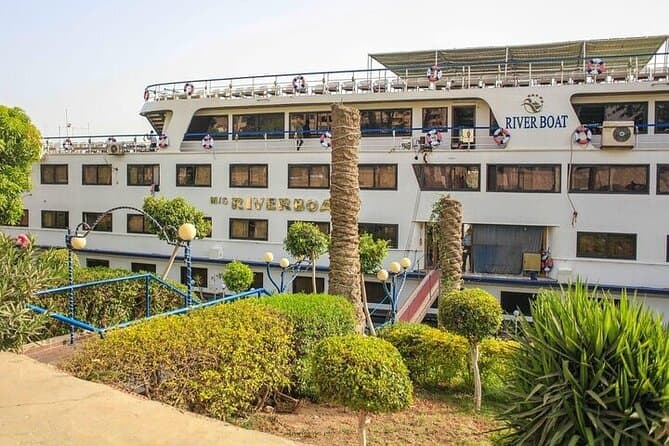 River Boat Nile Cruise In Cairo