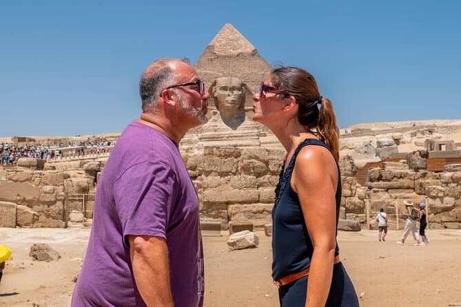 Private Day Tour of Pyramids, Egyptian Museum and Khalili Bazaar