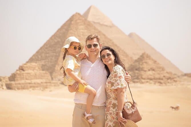 Private Giza Pyramids & Sphinx Day Tour with Lunch from Cairo