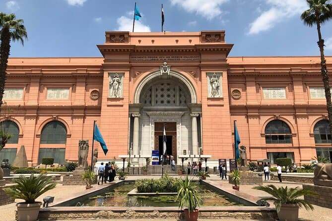 Pyramides of giza and civilizations Museum praivat tour with guid