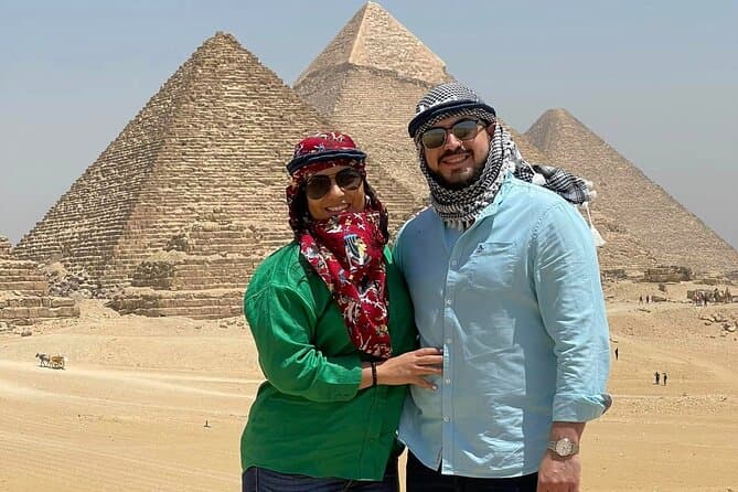 Giza Pyramids Tour: Private Guide, Saqqara & Lunch