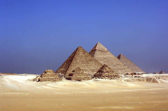 Giza Tour: Pyramids + Sphinx + Lunch by Pyramids + Expert Guide