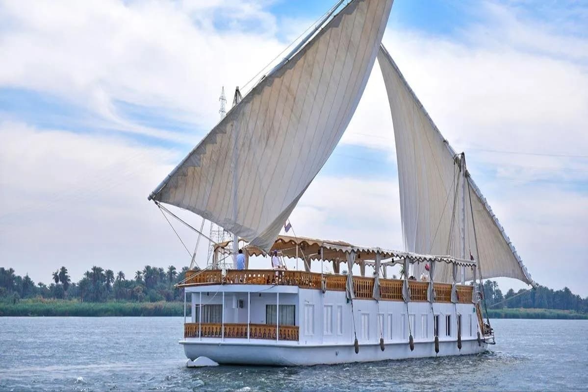 4-Night Luxurious Dahabiya Nile Cruise from Luxor to Aswan