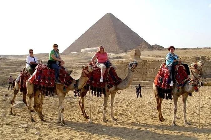 Mezza giornata all-inclusiveTour privato Piramidi di Giza Pranzo con biglietto della Sfinge