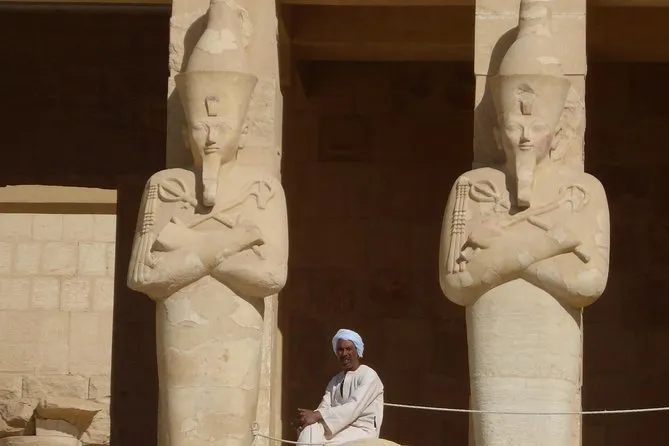 Louxor : Vallée des Rois, temple d'Hatchepsout et colosses de Memnon