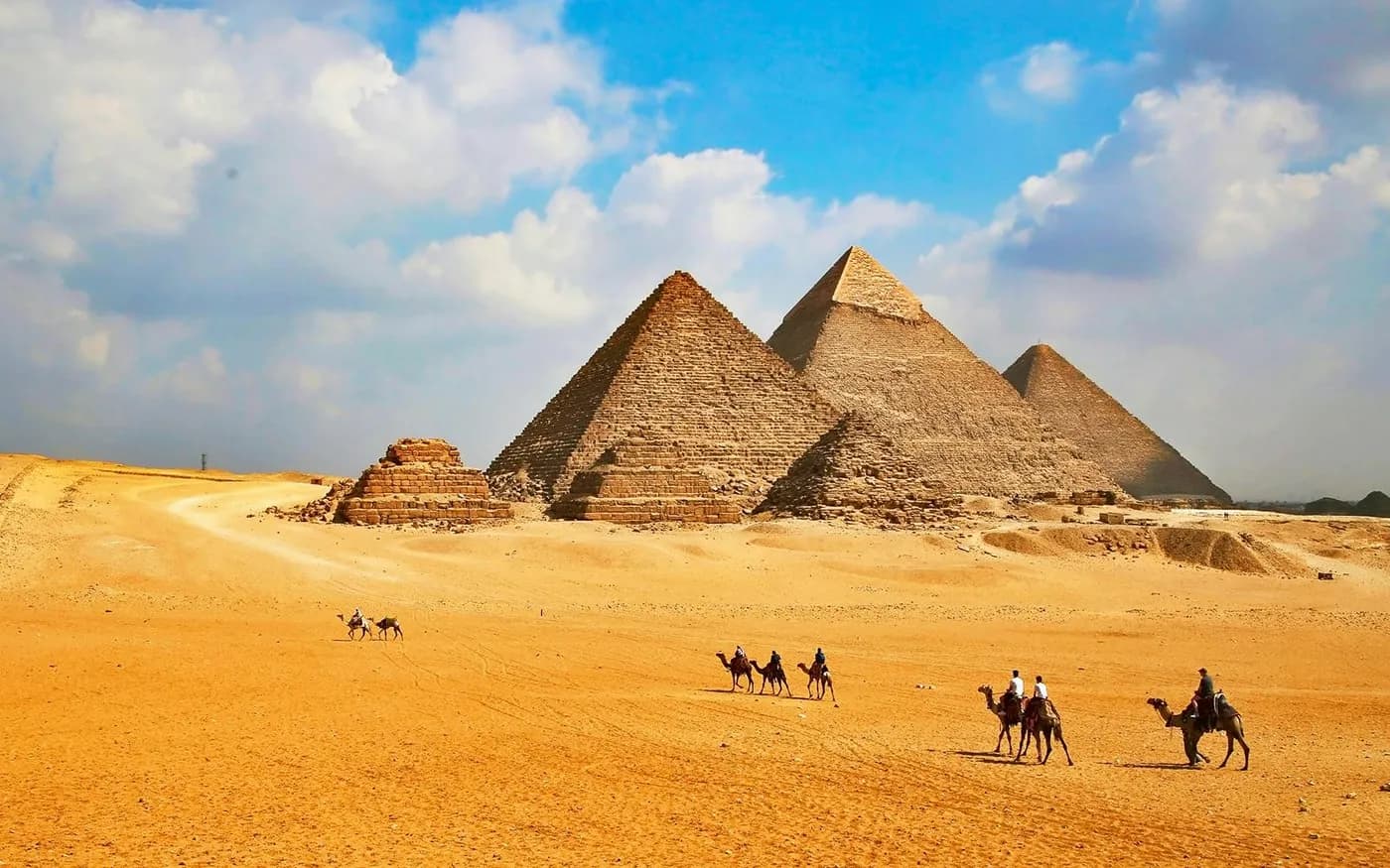 From Cairo: Half-Day Guided Tour of Giza Pyramids & Sphinx with Entry Tickets & Hotel Transfers