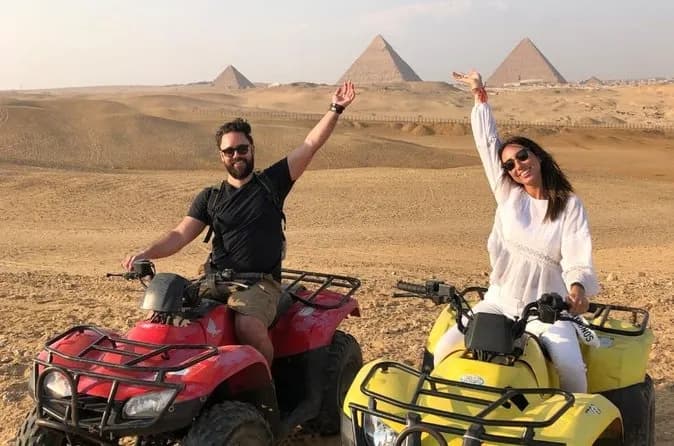 Piramidi di Giza: tour privato VIP con ATV, cammello, interno della piramide e pranzo