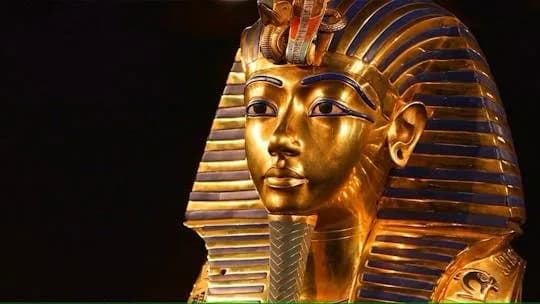 Grand Egyptian Museum und Pyramiden von Gizeh mit dem Flugzeug ab Sharm