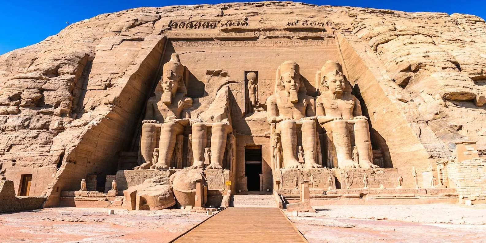Desde El Cairo: Excursión de 2 días a Abu Simbel y Luxor