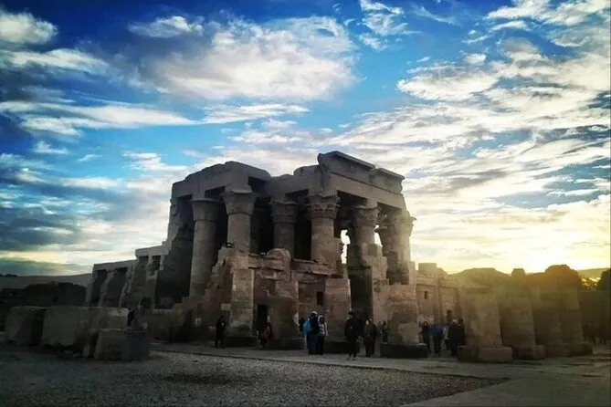 Luxor-Asuán: tour privado a los templos de Esna, Edfu y Kom Ombo