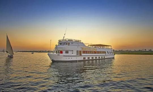 Luxor Guided Tour from Marsa Alam with Nile Cruise and Lunch