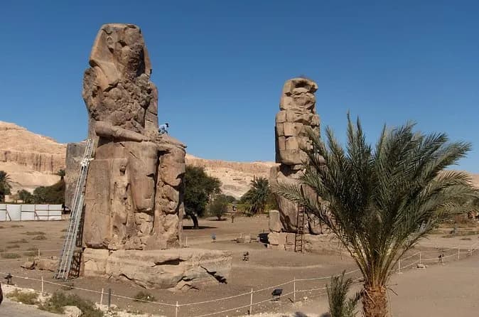 Rive ouest de Louxor en groupe : Vallée des Rois, temple d'Hatchepsout et colosses de Memnon