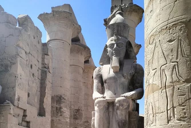 Privé 7 jours : cœur de l'Égypte, Grand Musée égyptien, pyramides, croisière et Abou Simbel